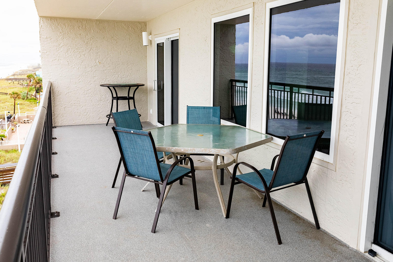 ISLAND ECHOS CONDO - Residential