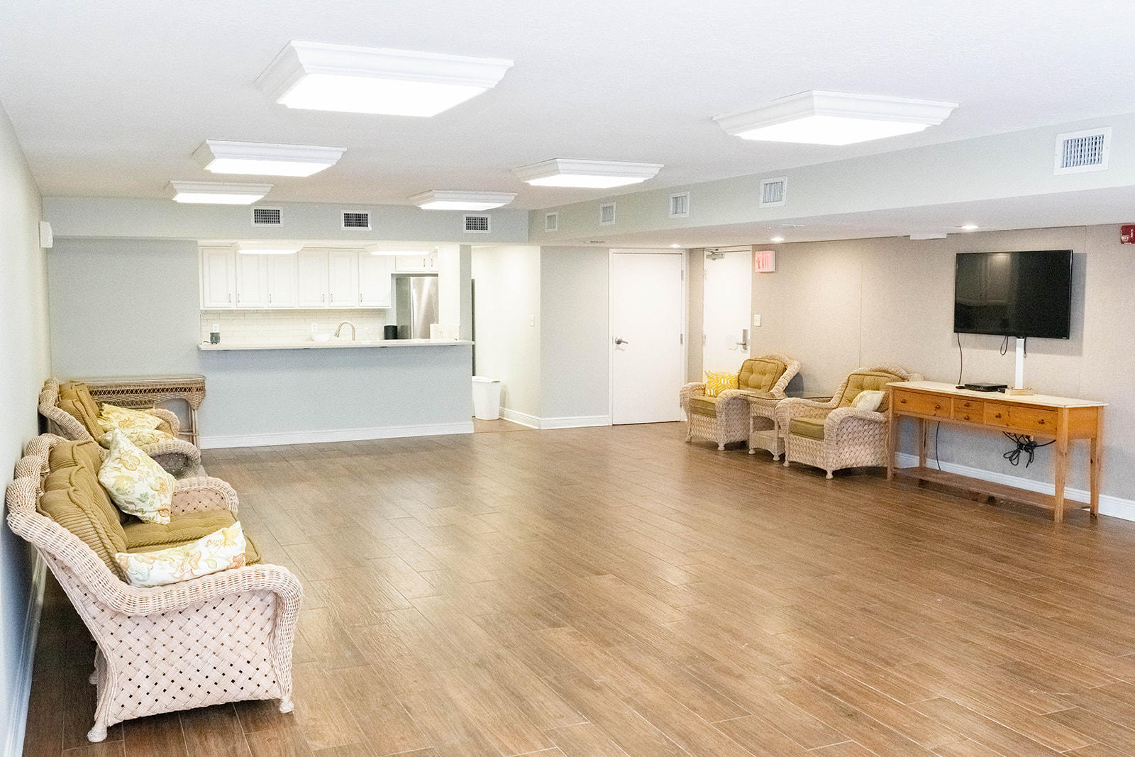 ISLAND ECHOS CONDO - Residential