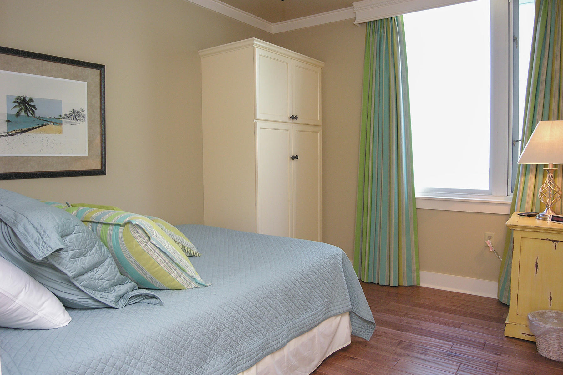 Six Palms - Residential