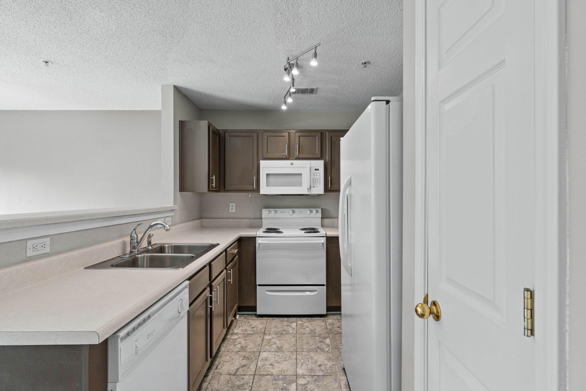 ROLLING PINES - Residential Lease