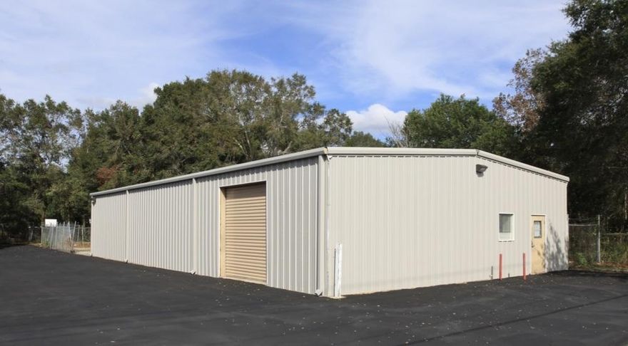 3000sf Office Warehouse available in Fort Walton Beach FL next to the Commerce and Technology Park. This property has 200nsf of office space and 1800sf of open warehouse with two overhead doors and a 50 x 80 fenced yard.