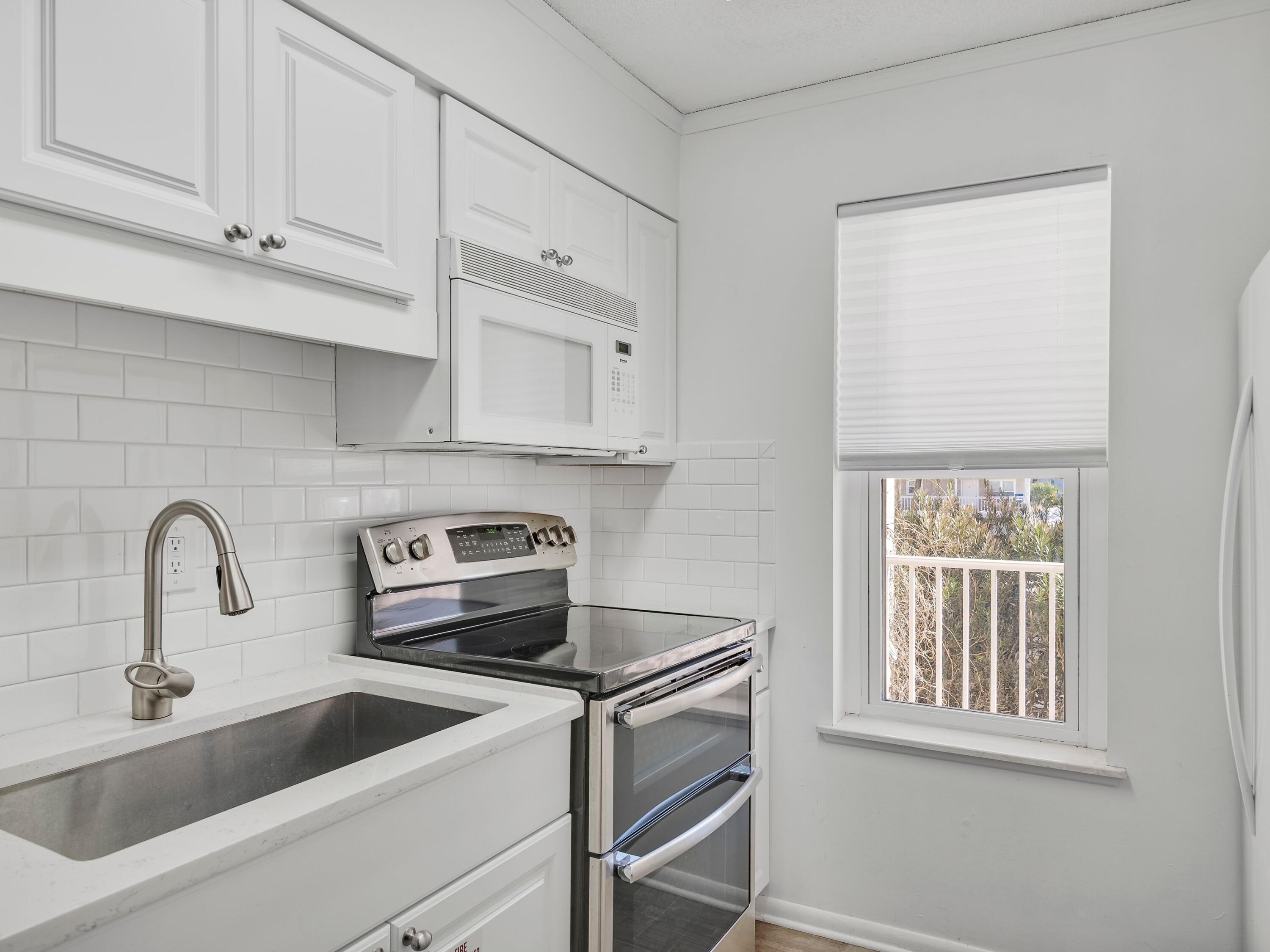 POOLSIDE VILLAS CONDO - Residential