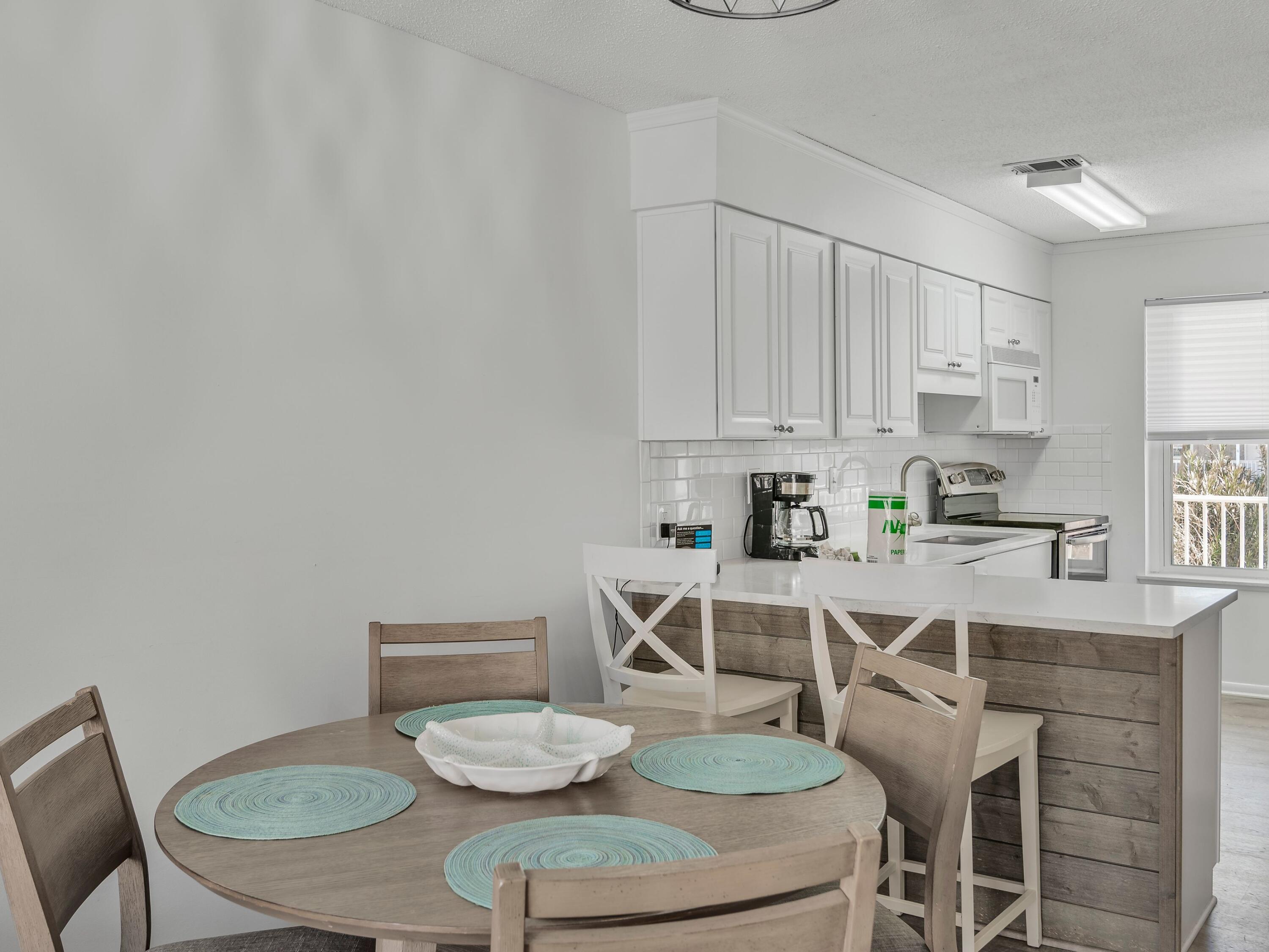 POOLSIDE VILLAS CONDO - Residential