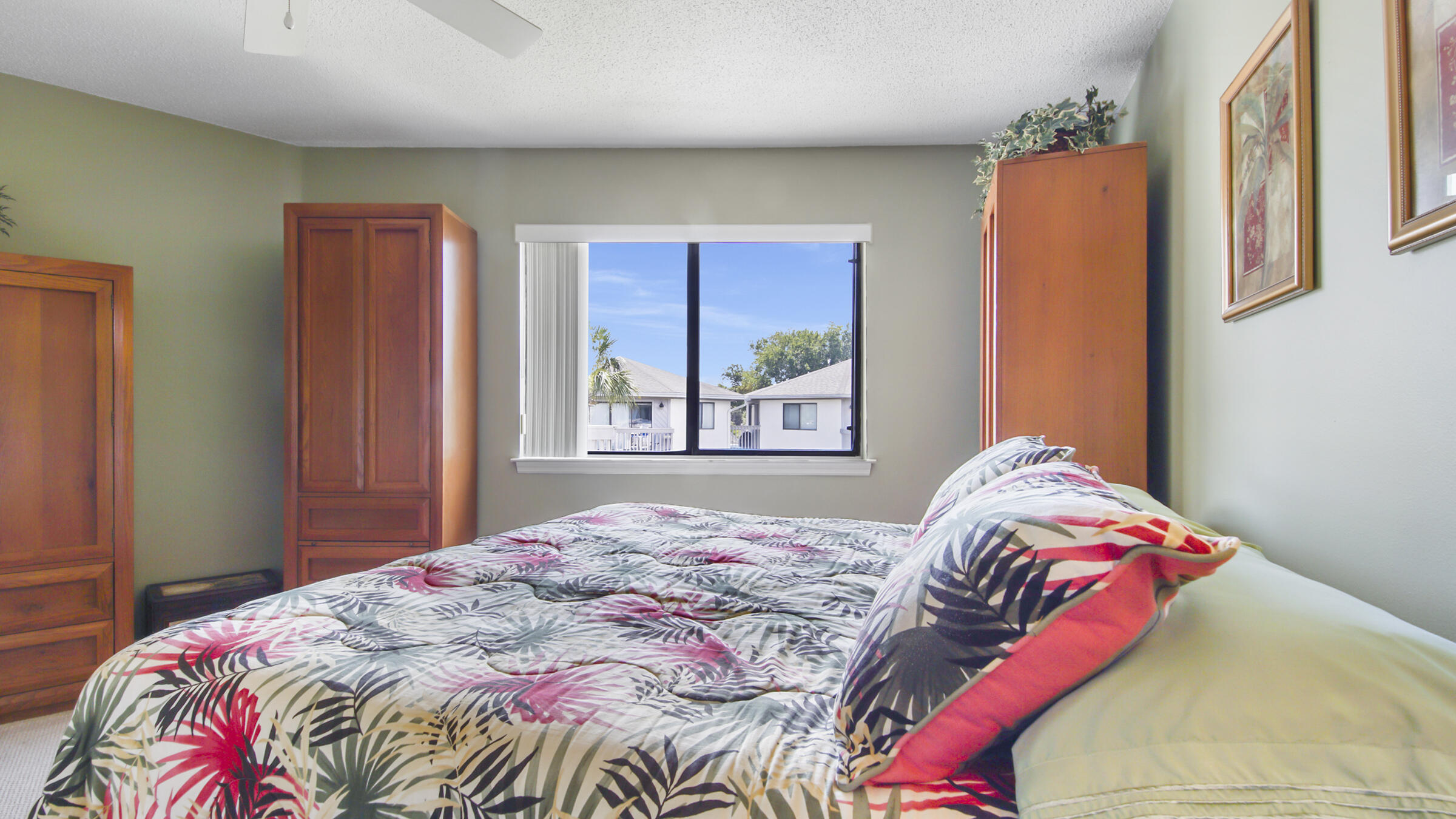 CRYSTAL VILLAGE 2 CONDO PH 2 - Residential