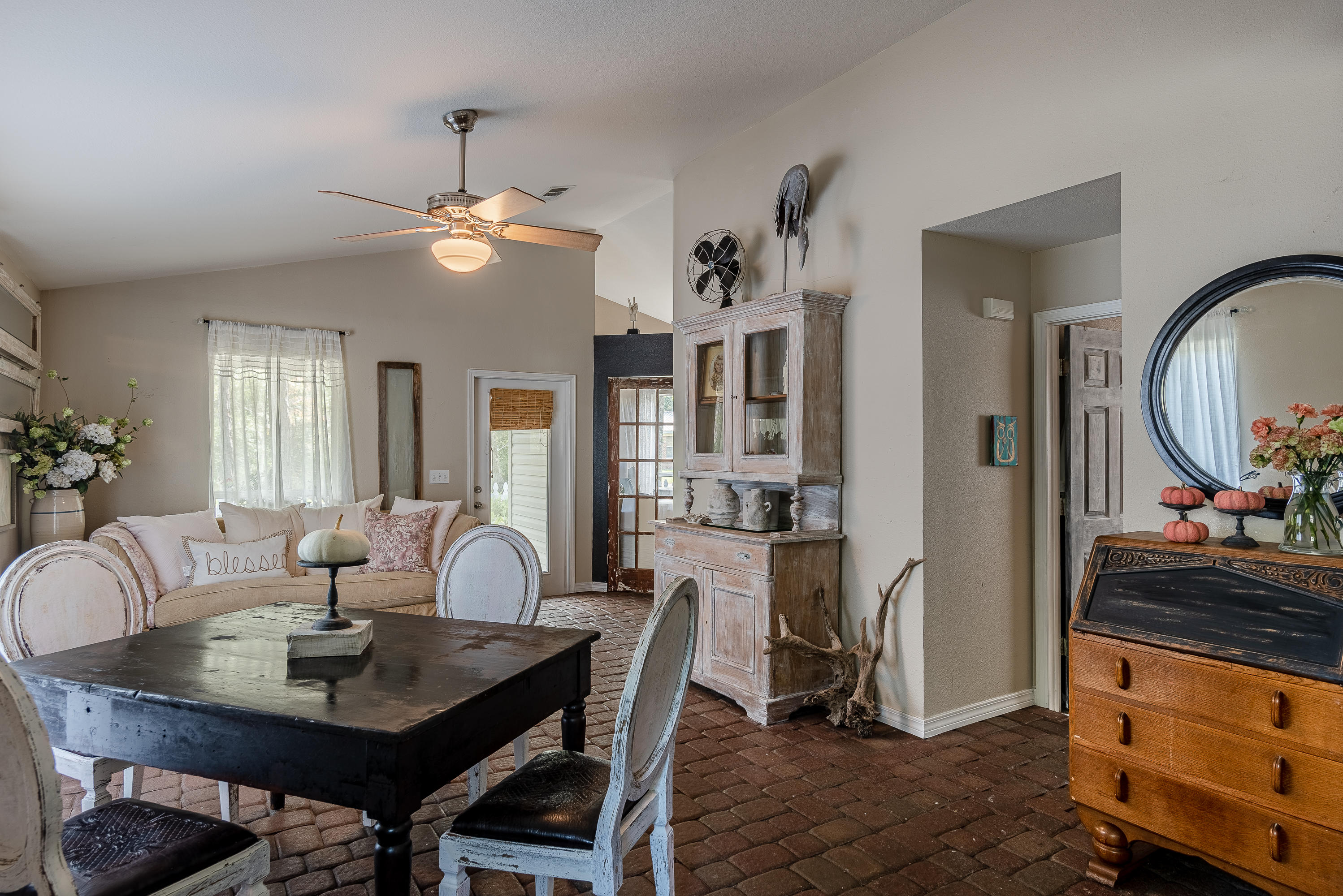 MAGNOLIA BEACH - Residential