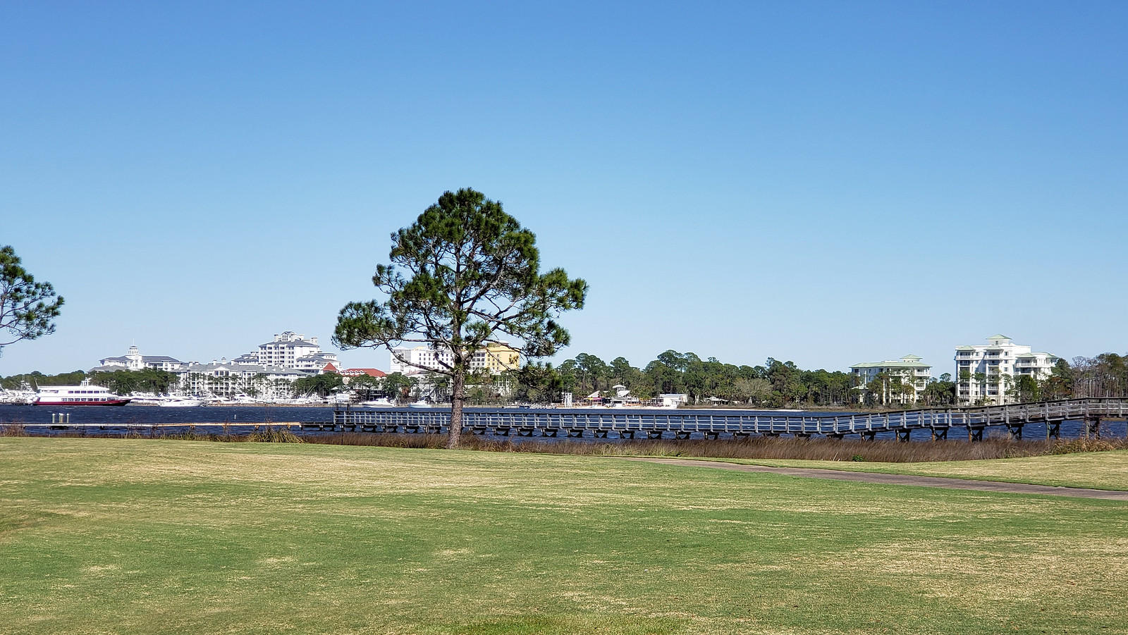 BUNGALOS AT SANDESTIN - Residential