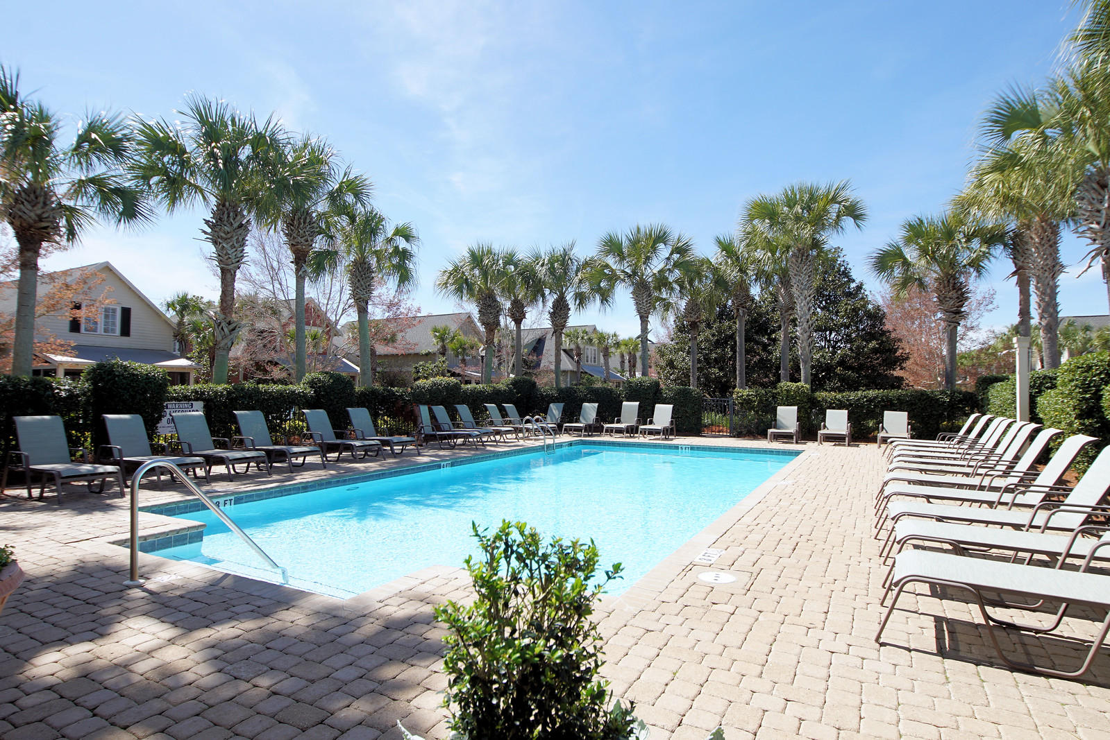 BUNGALOS AT SANDESTIN - Residential