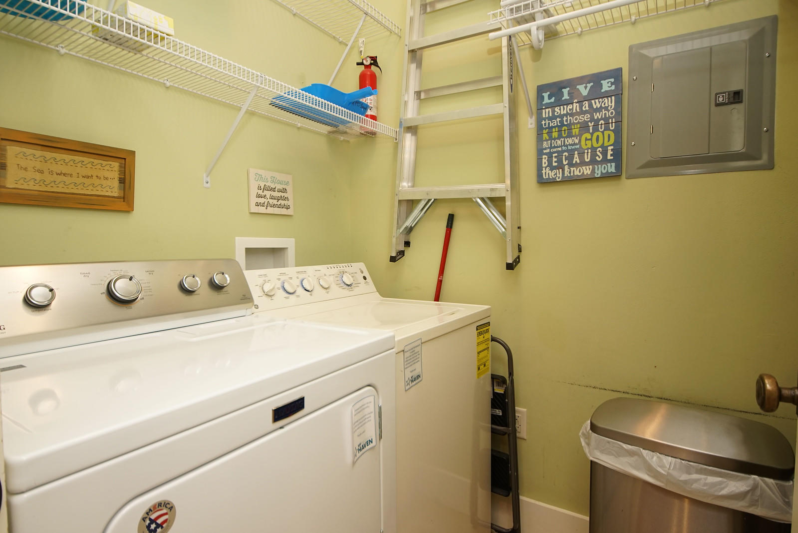 BUNGALOS AT SANDESTIN - Residential