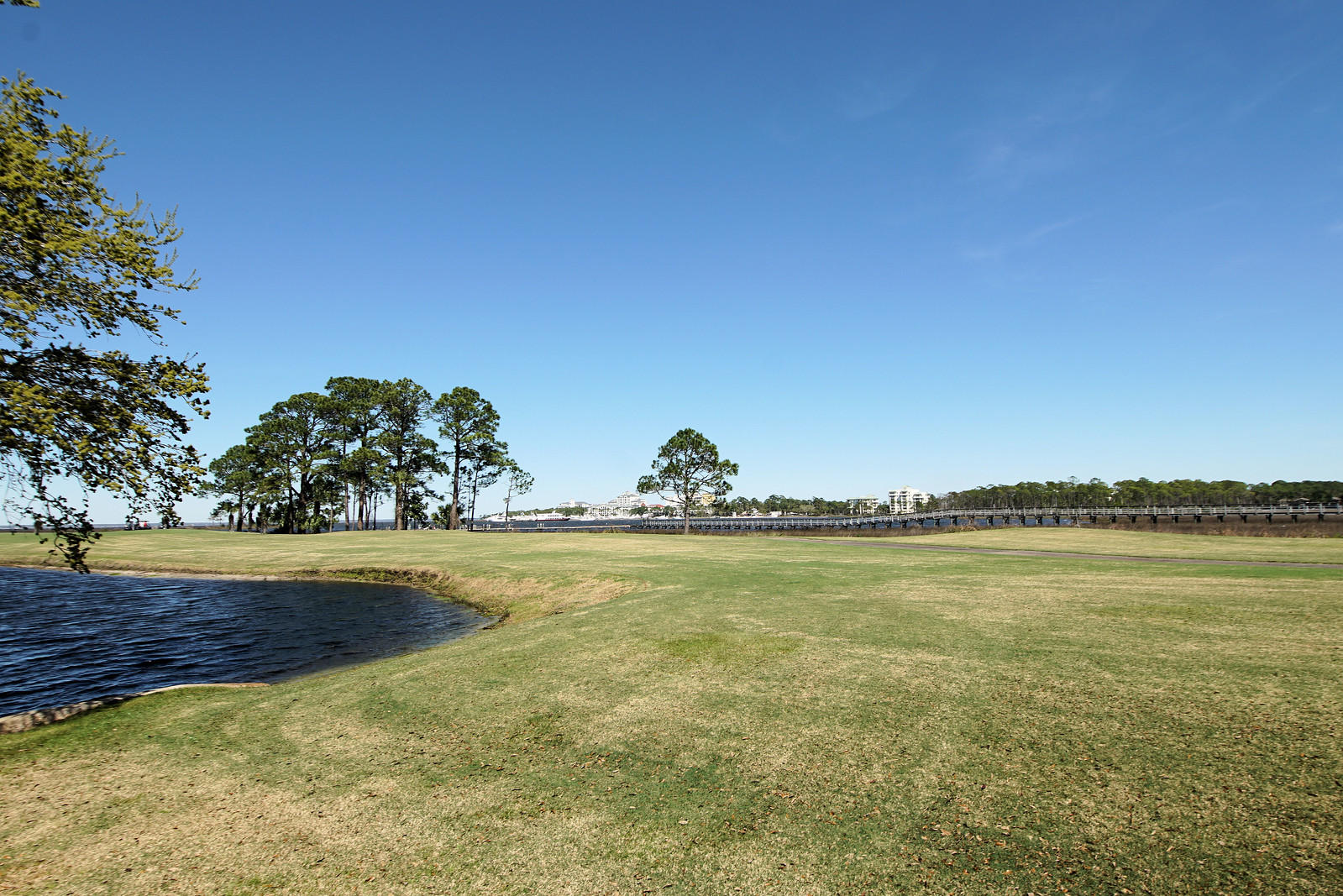 BUNGALOS AT SANDESTIN - Residential