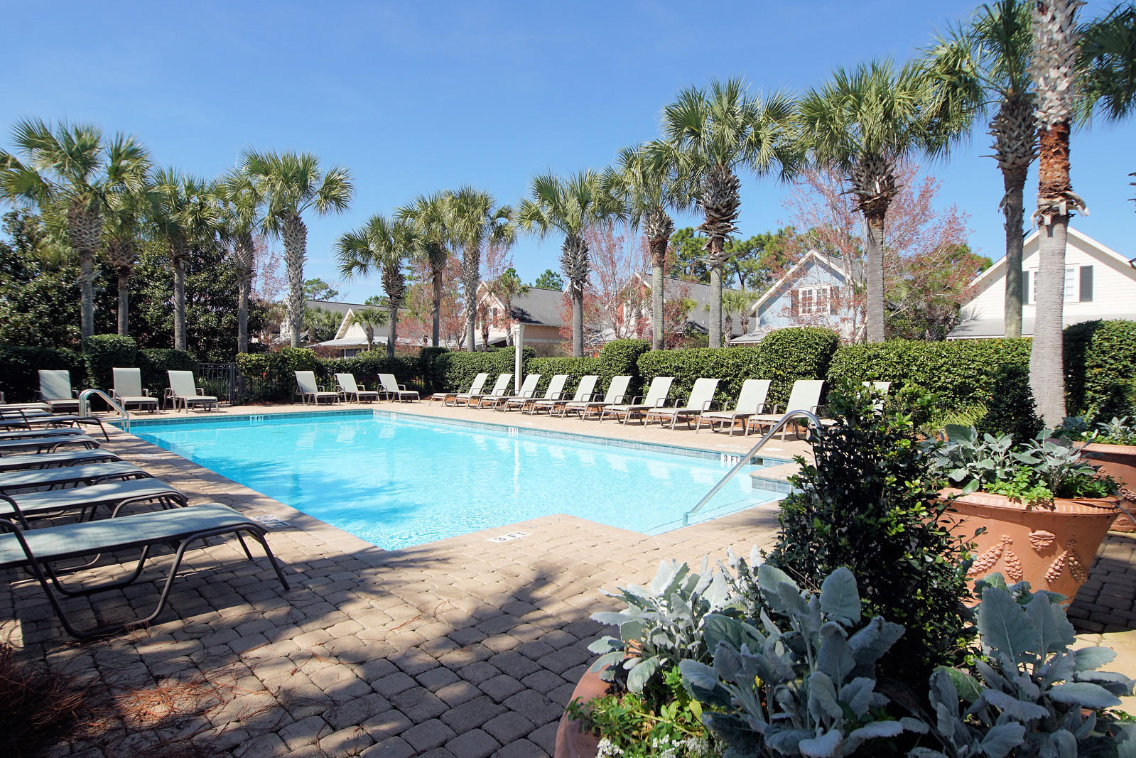 BUNGALOS AT SANDESTIN - Residential