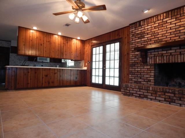 COUNTRY BREEZE EST LOT 1 - Residential