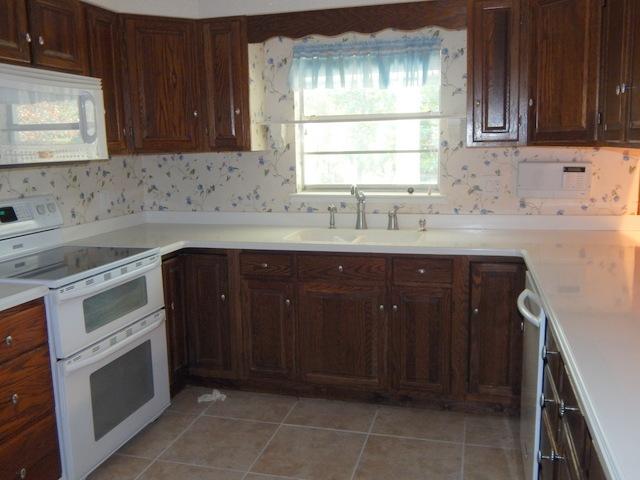 COUNTRY BREEZE EST LOT 1 - Residential