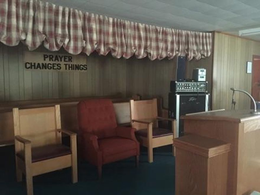 Established Church convenient to hwy 90. Could seat 90-100 +. Office space and 2 restrooms.