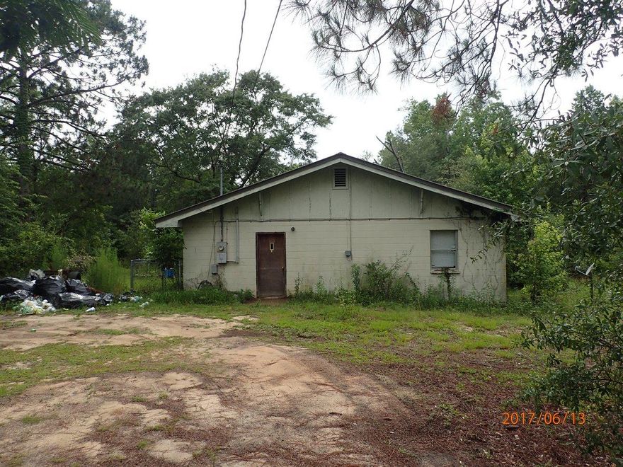 You absolutely do not want to miss this REO opportunity! This home is large, with 4 bedrooms and 2 baths. Sitting at over 2400sf, this cinderblock home was built in 1975. Home has large fireplace, paneled walls in living, kitchen and family room. Kitchen is open and laundry is indoors. At over 8 acres, this home is a must have at this price point alone. Home will not qualify for most financing so look to either pay cash or use FHA 203k rehab loan to make this purchase. A fantastic opportunity and a must see.