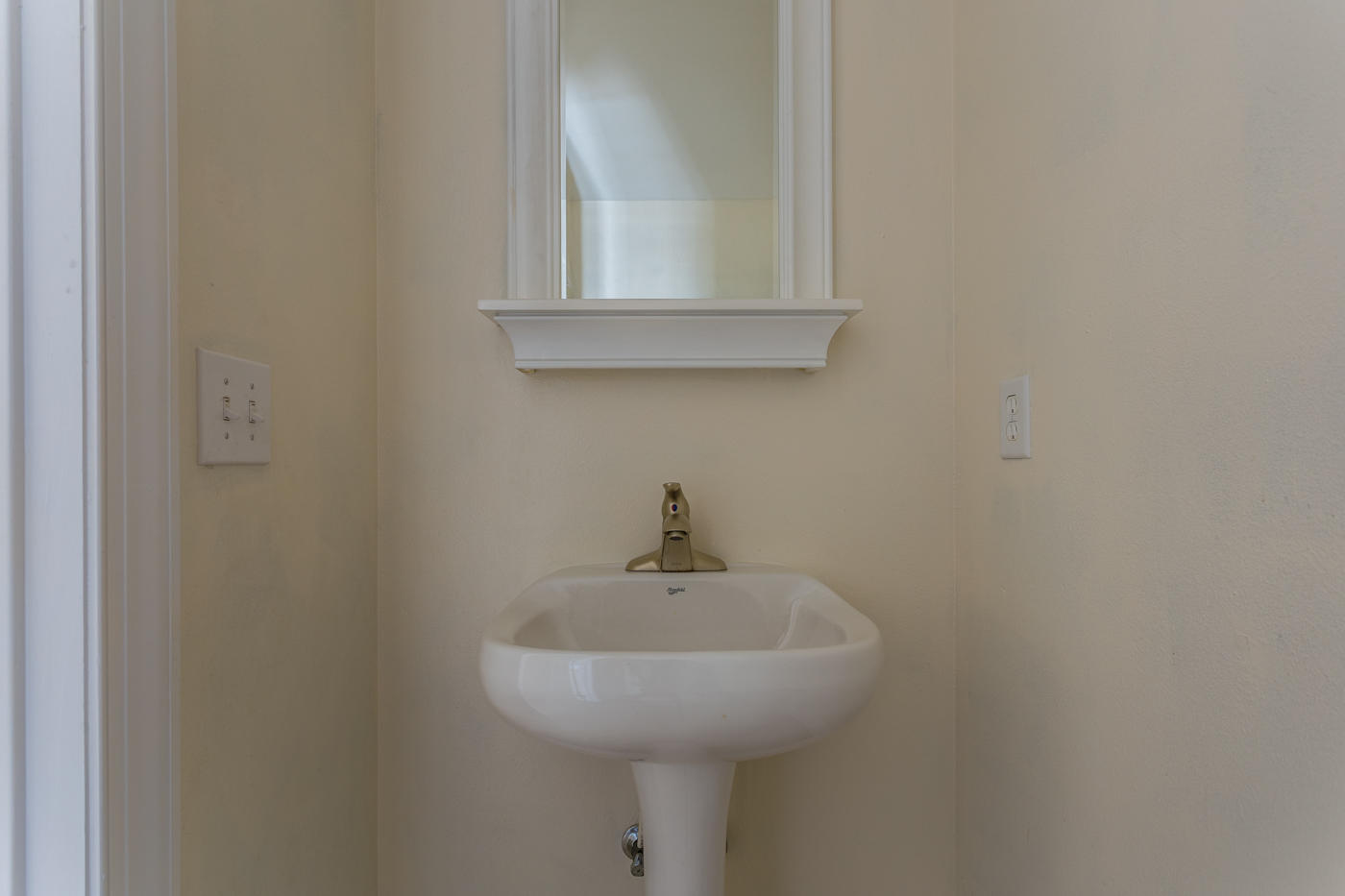 EAGLE BAY - Residential Lease