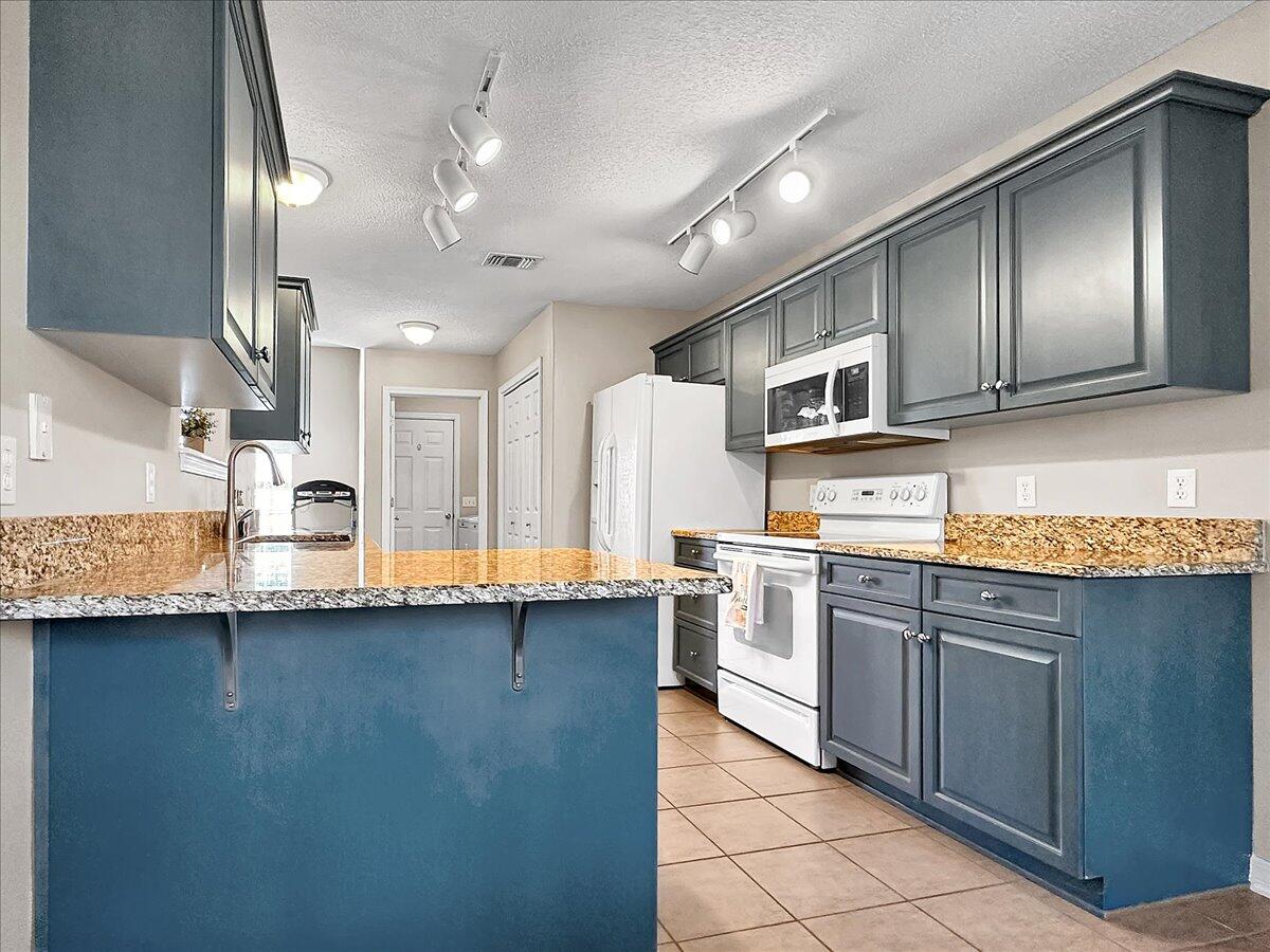 MELISSA OAKS - Residential