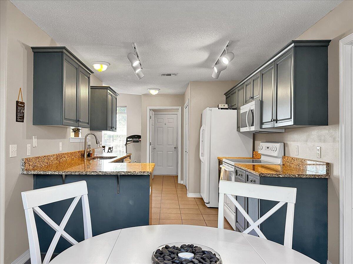 MELISSA OAKS - Residential