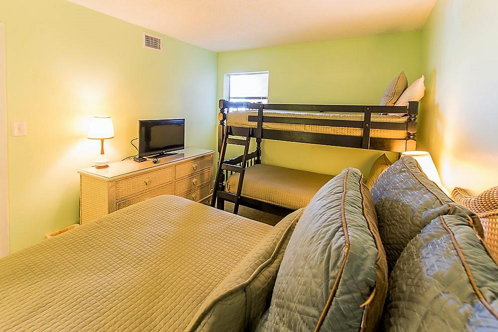 TRADEWIND CONDOS - Residential