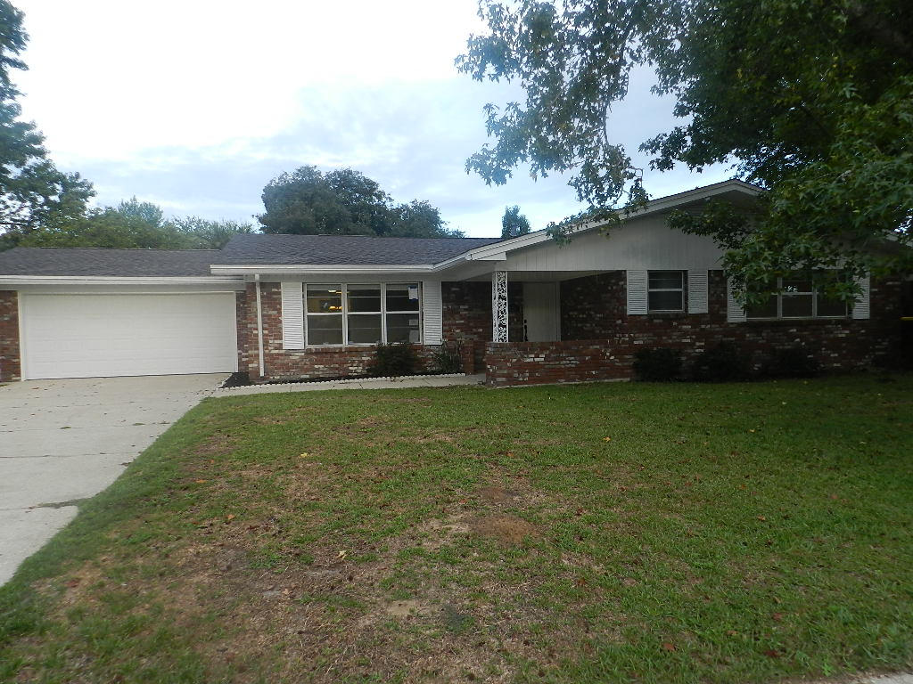 COUNTRY CLUB ESTATES 1ST ADDN - Residential