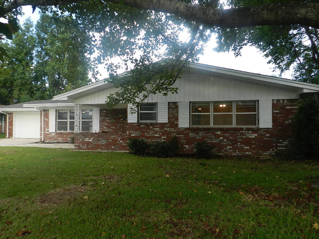 COUNTRY CLUB ESTATES 1ST ADDN - Residential