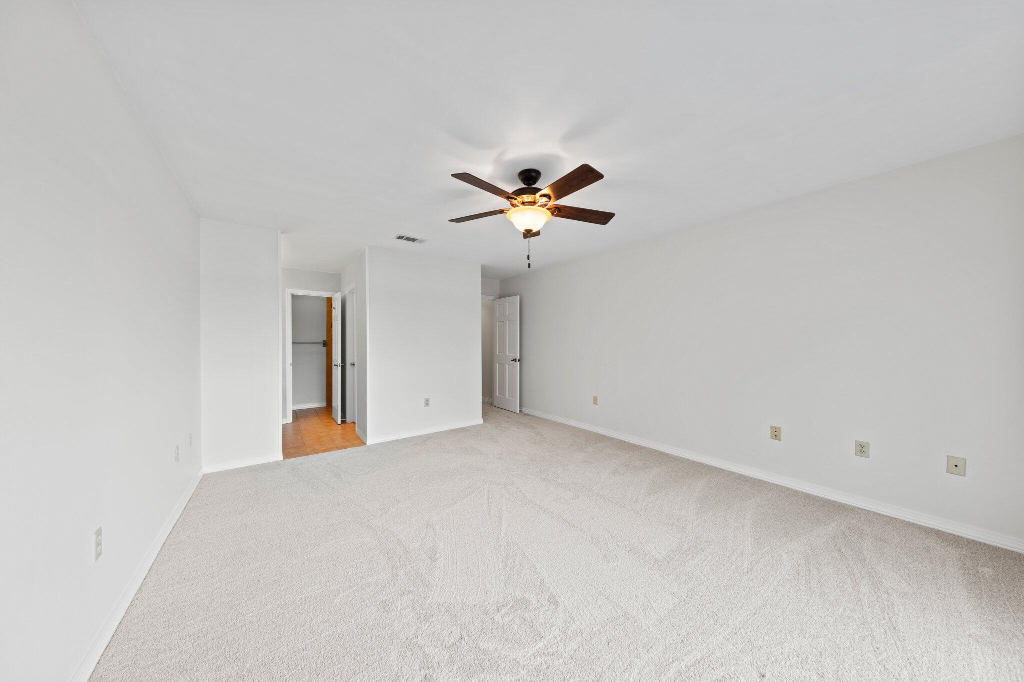 VALPARAISO PINECREST 6 - Residential Lease