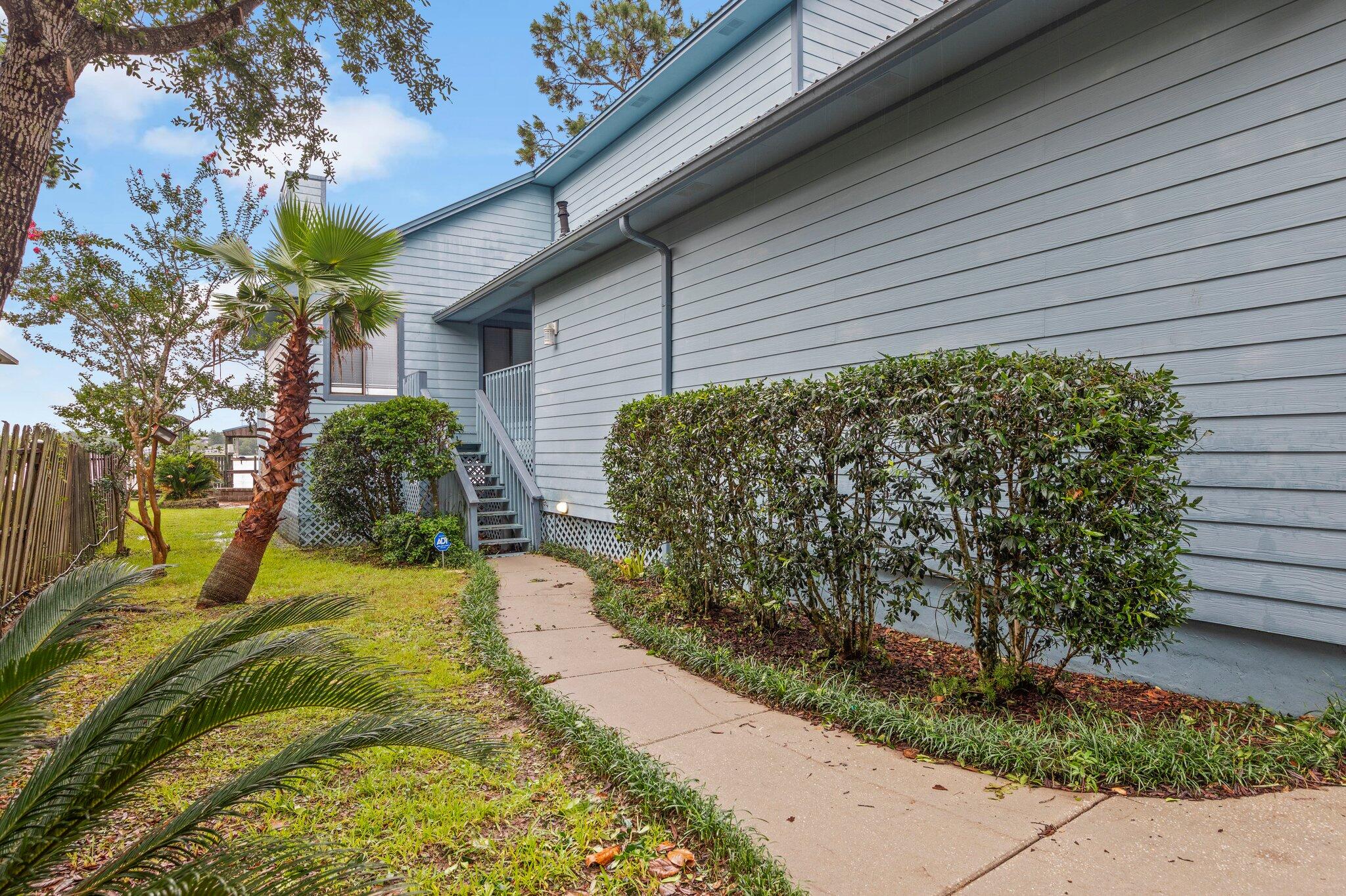 VALPARAISO PINECREST 6 - Residential Lease