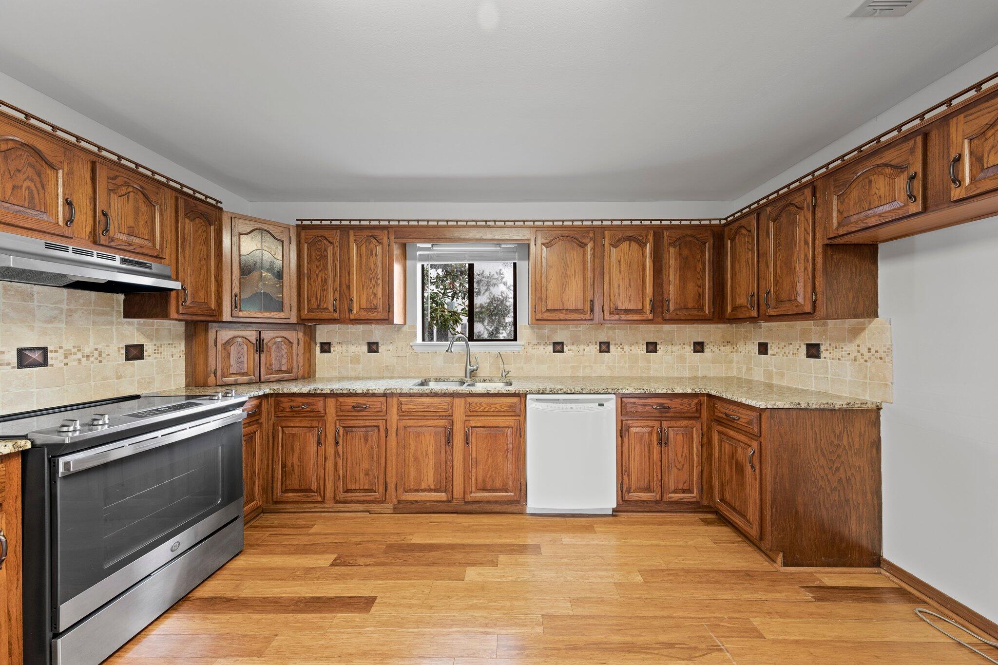 VALPARAISO PINECREST 6 - Residential Lease