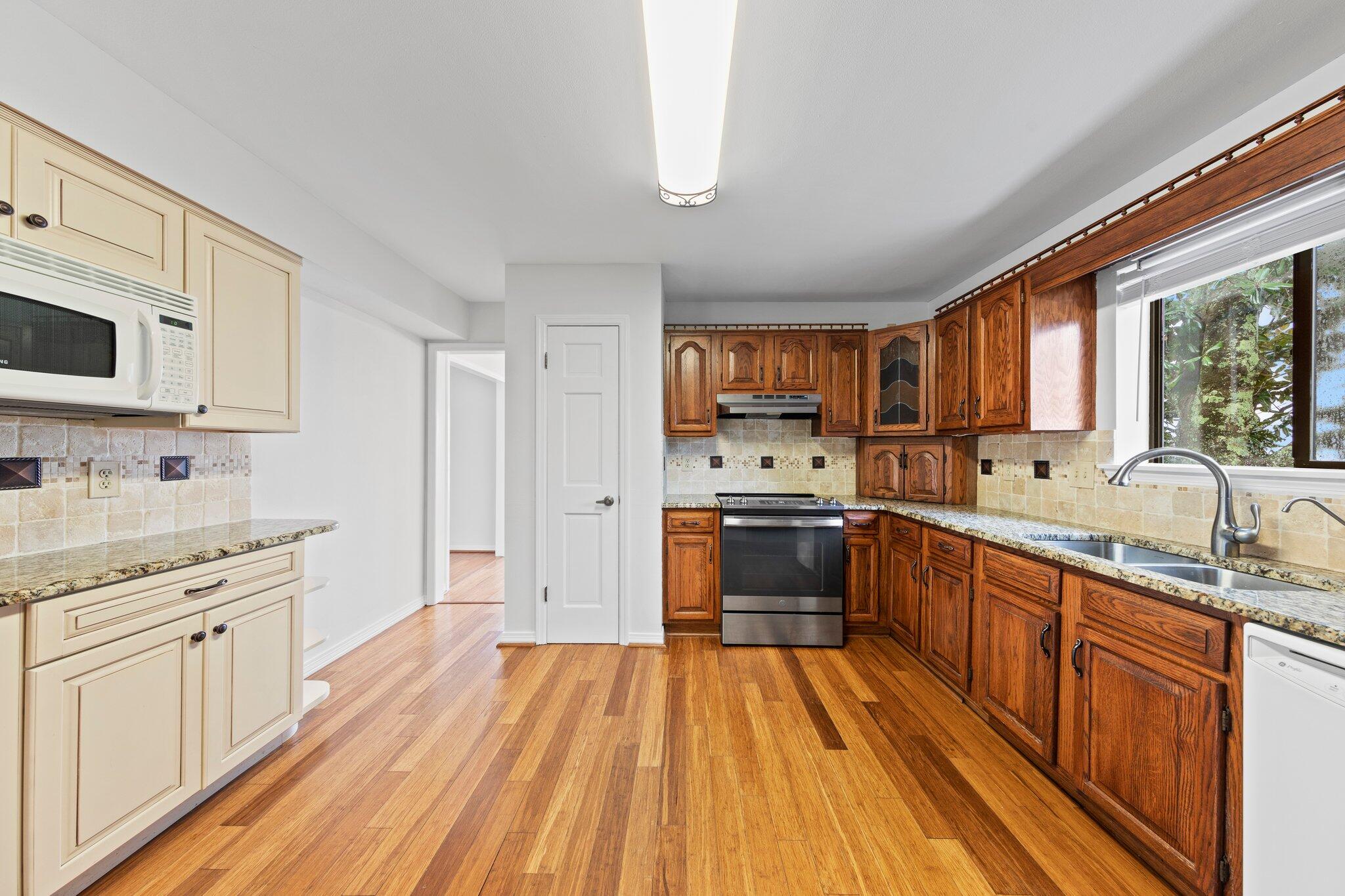 VALPARAISO PINECREST 6 - Residential Lease