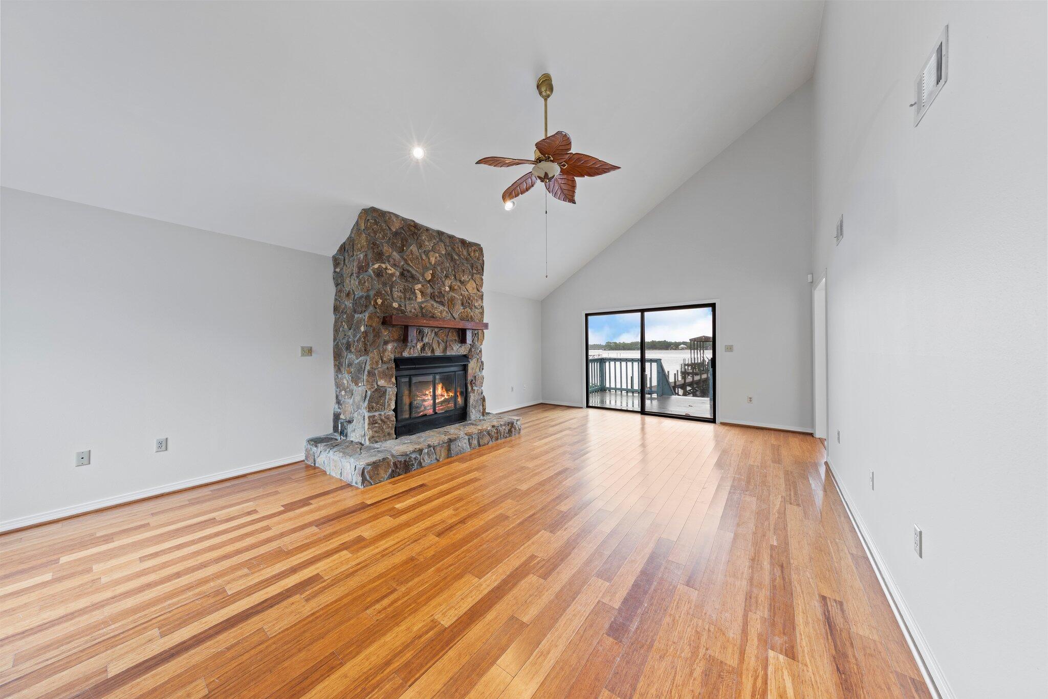 VALPARAISO PINECREST 6 - Residential Lease