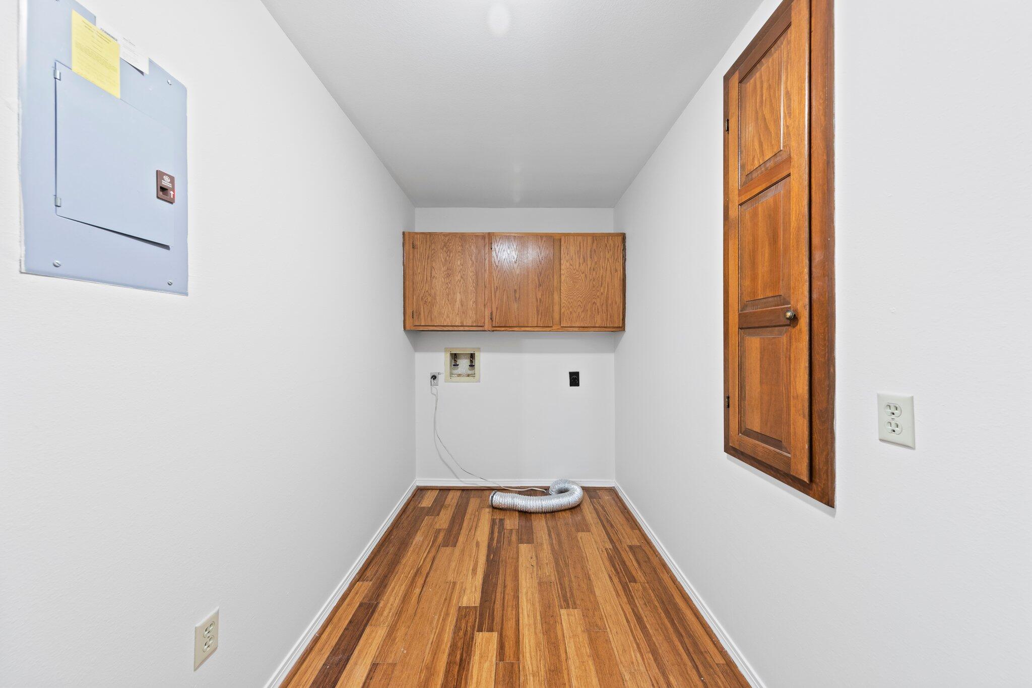 VALPARAISO PINECREST 6 - Residential Lease