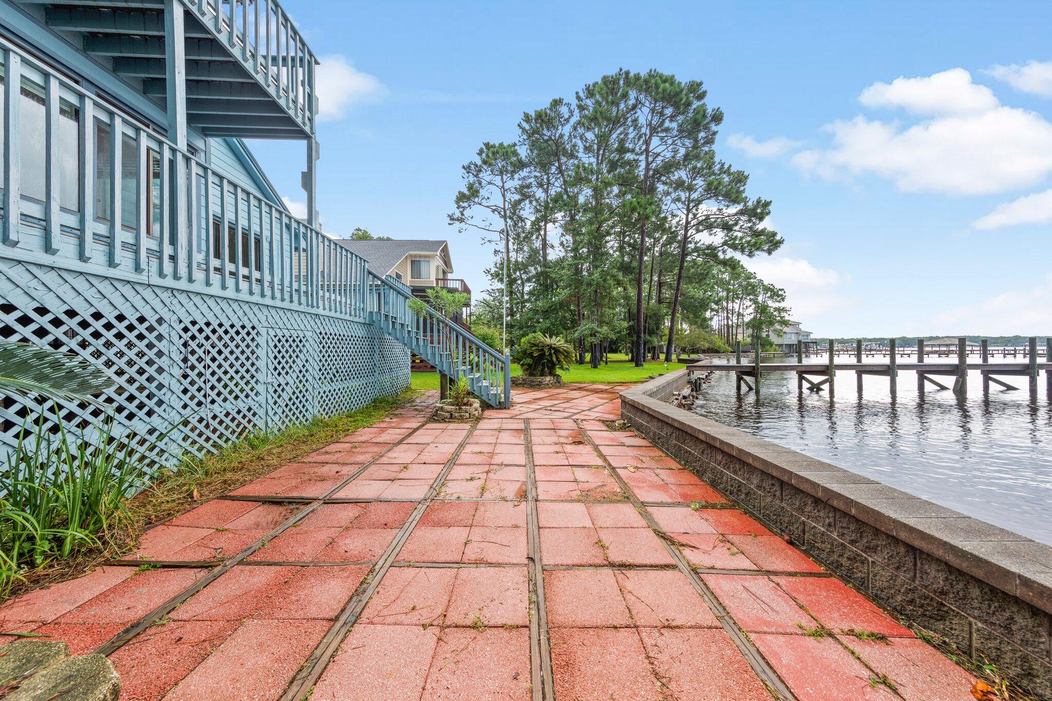 VALPARAISO PINECREST 6 - Residential Lease