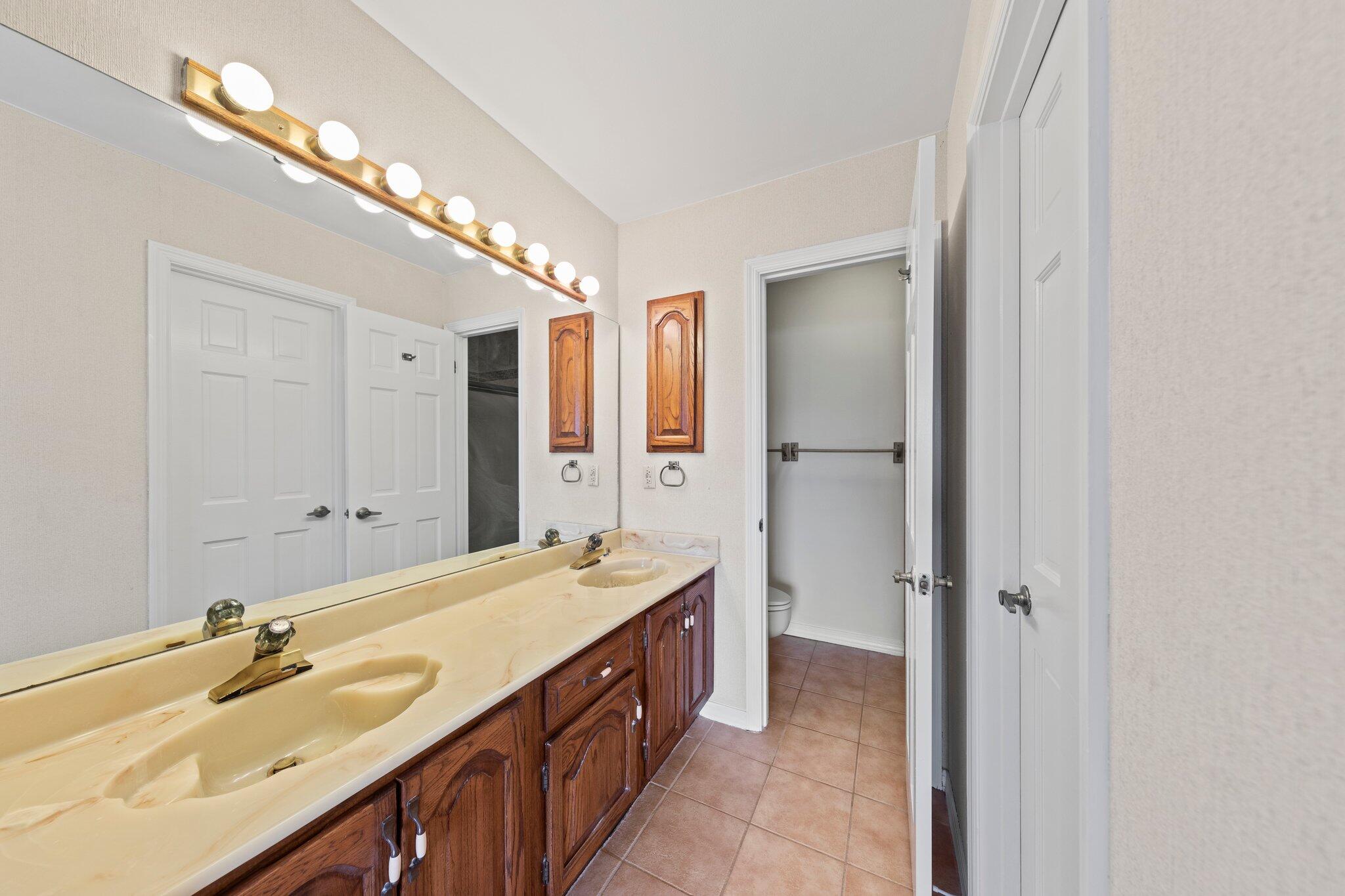 VALPARAISO PINECREST 6 - Residential Lease