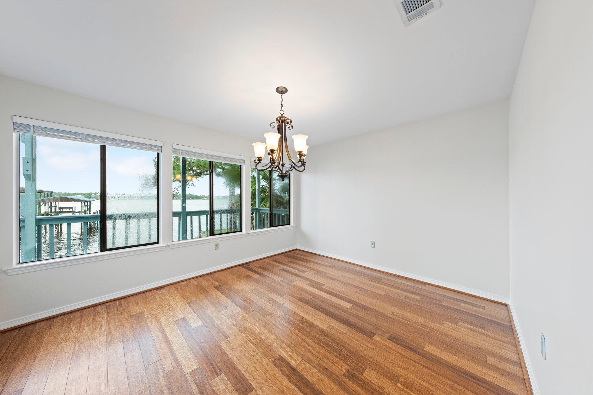 VALPARAISO PINECREST 6 - Residential Lease