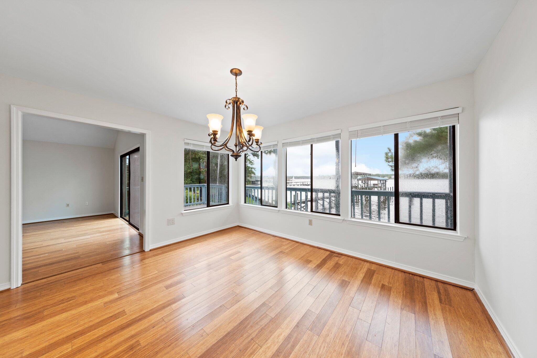 VALPARAISO PINECREST 6 - Residential Lease