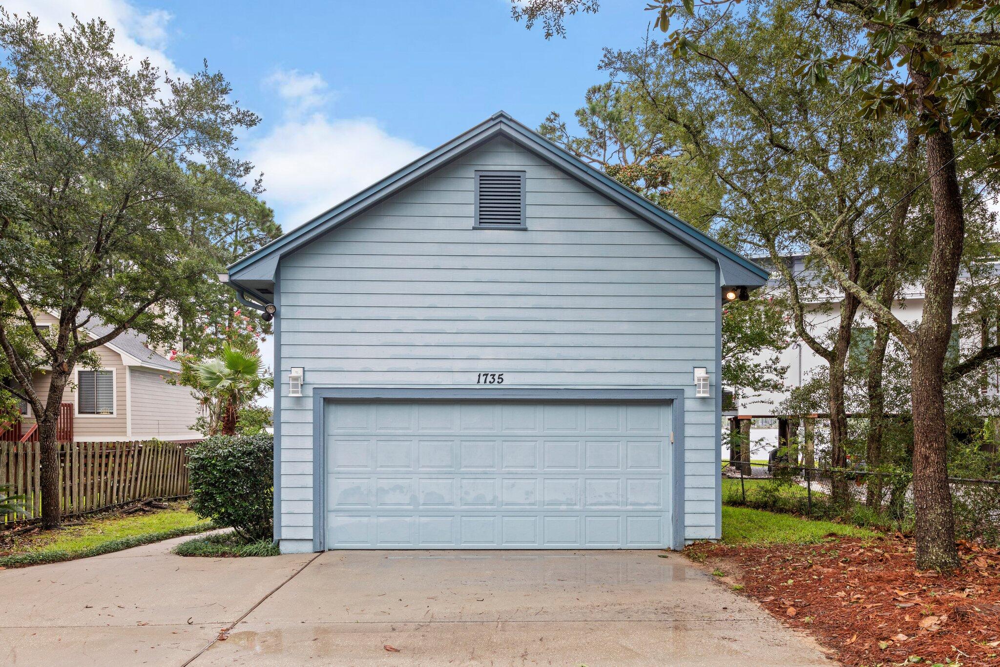 VALPARAISO PINECREST 6 - Residential Lease