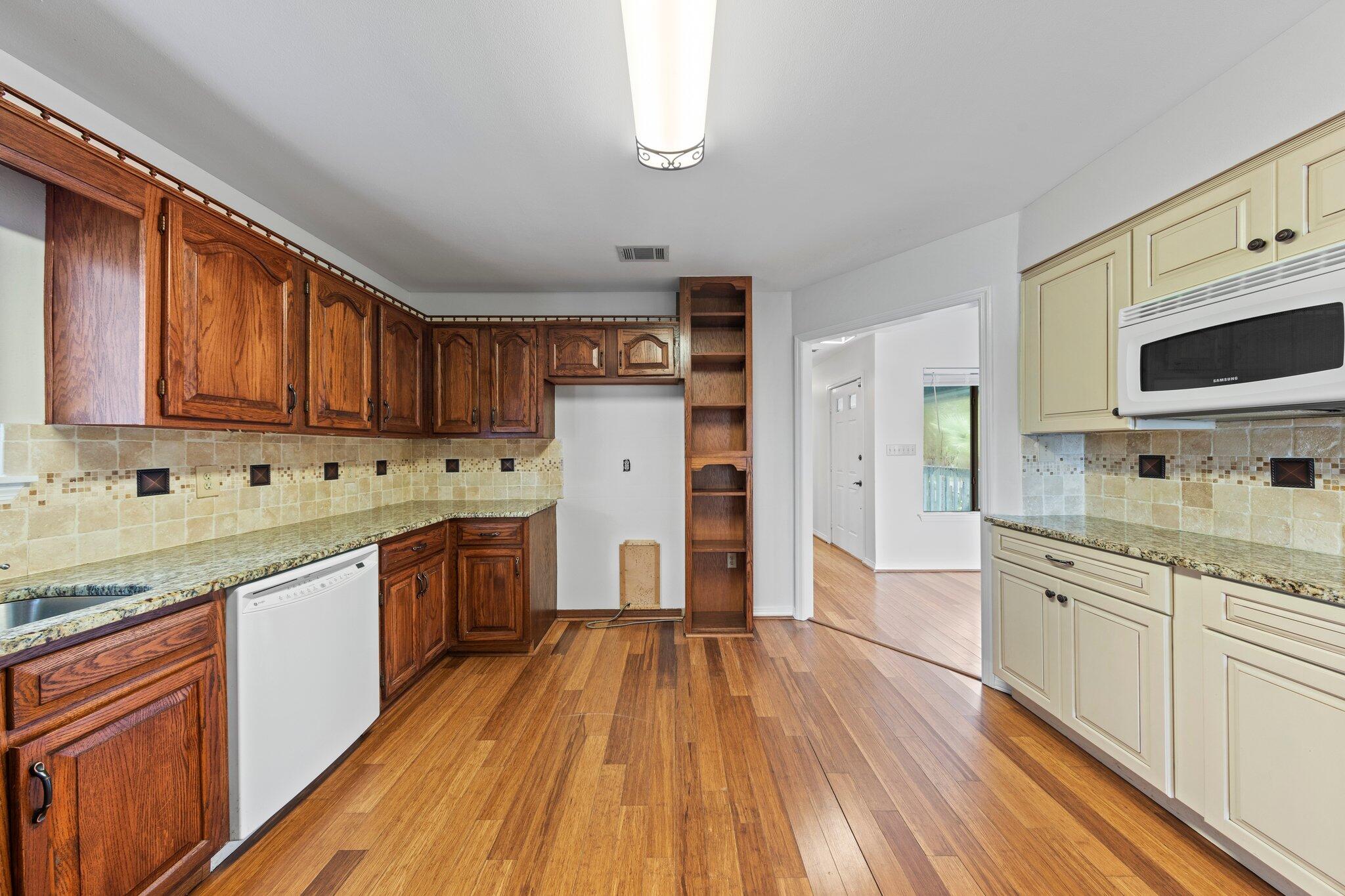 VALPARAISO PINECREST 6 - Residential Lease