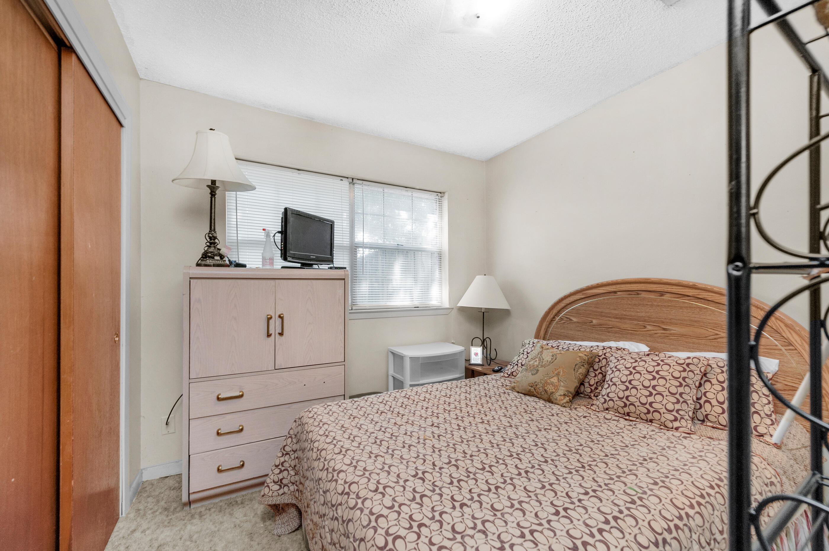 LAKEVIEW ESTATES LOT 8 BLK B - Residential