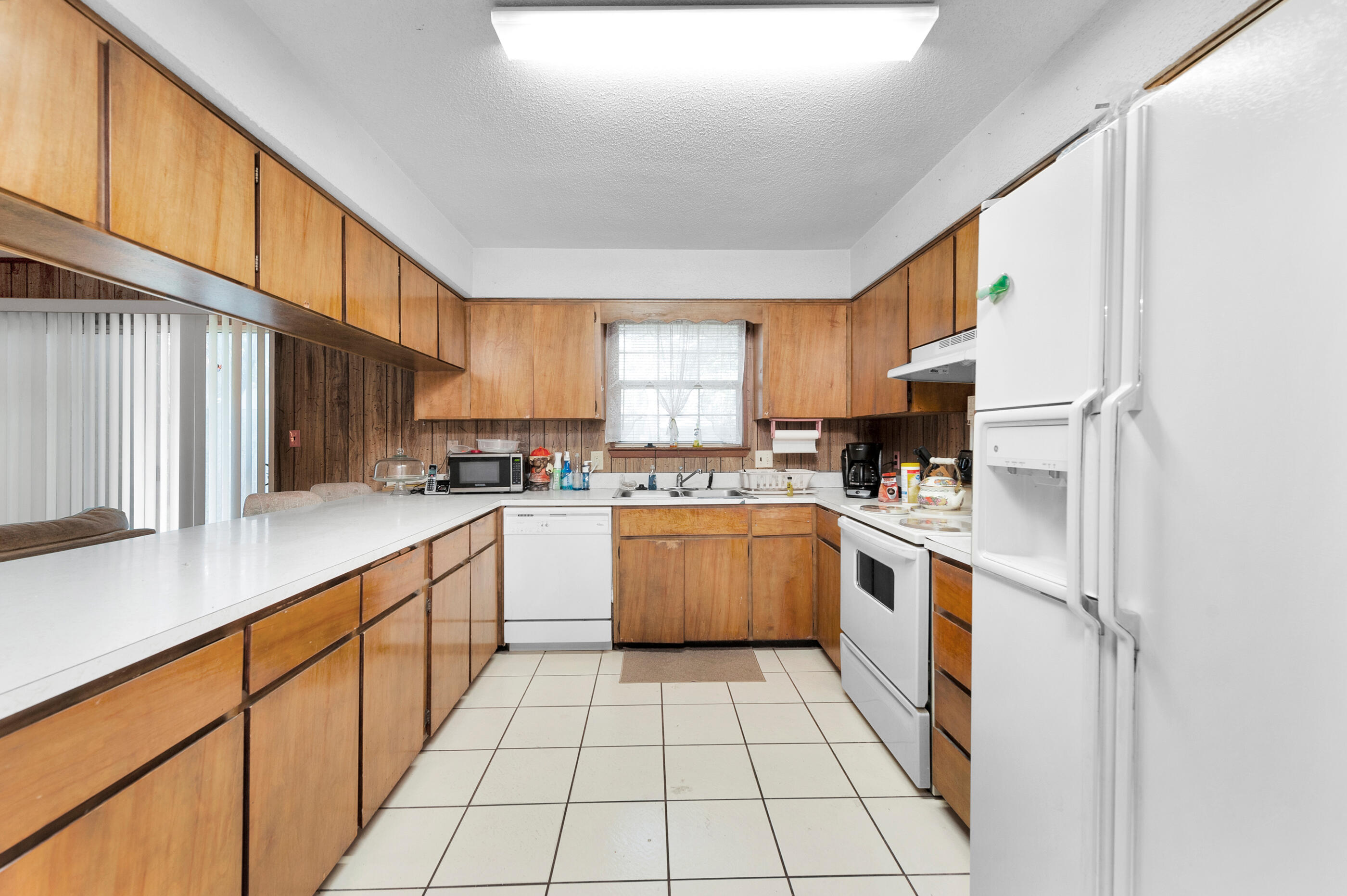 LAKEVIEW ESTATES LOT 8 BLK B - Residential