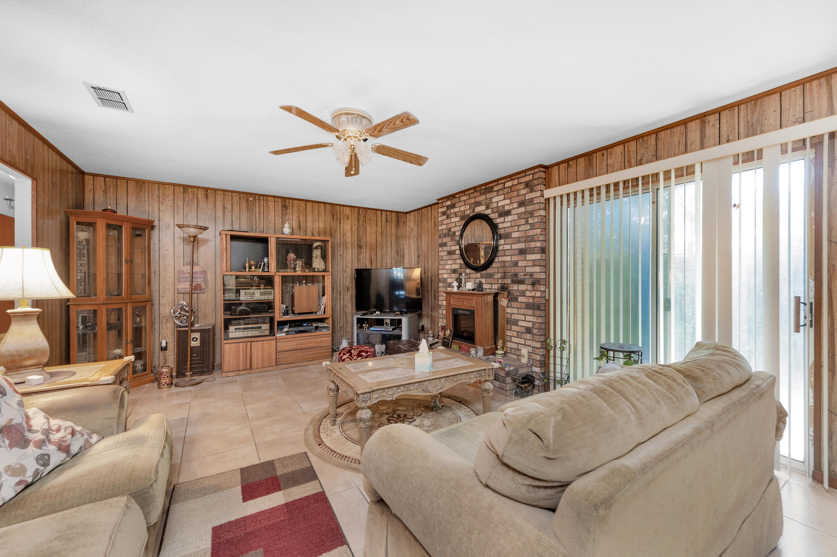 LAKEVIEW ESTATES LOT 8 BLK B - Residential