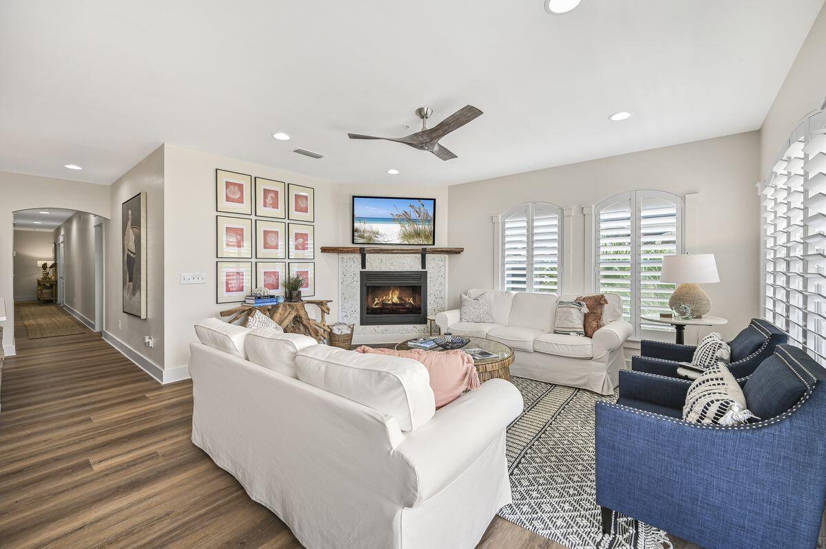 SEAVIEW VILLAS - Residential