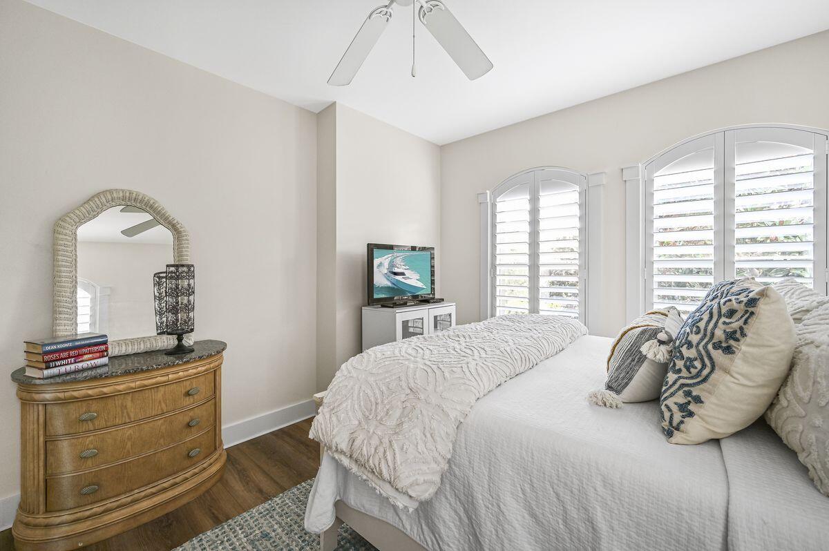 SEAVIEW VILLAS - Residential