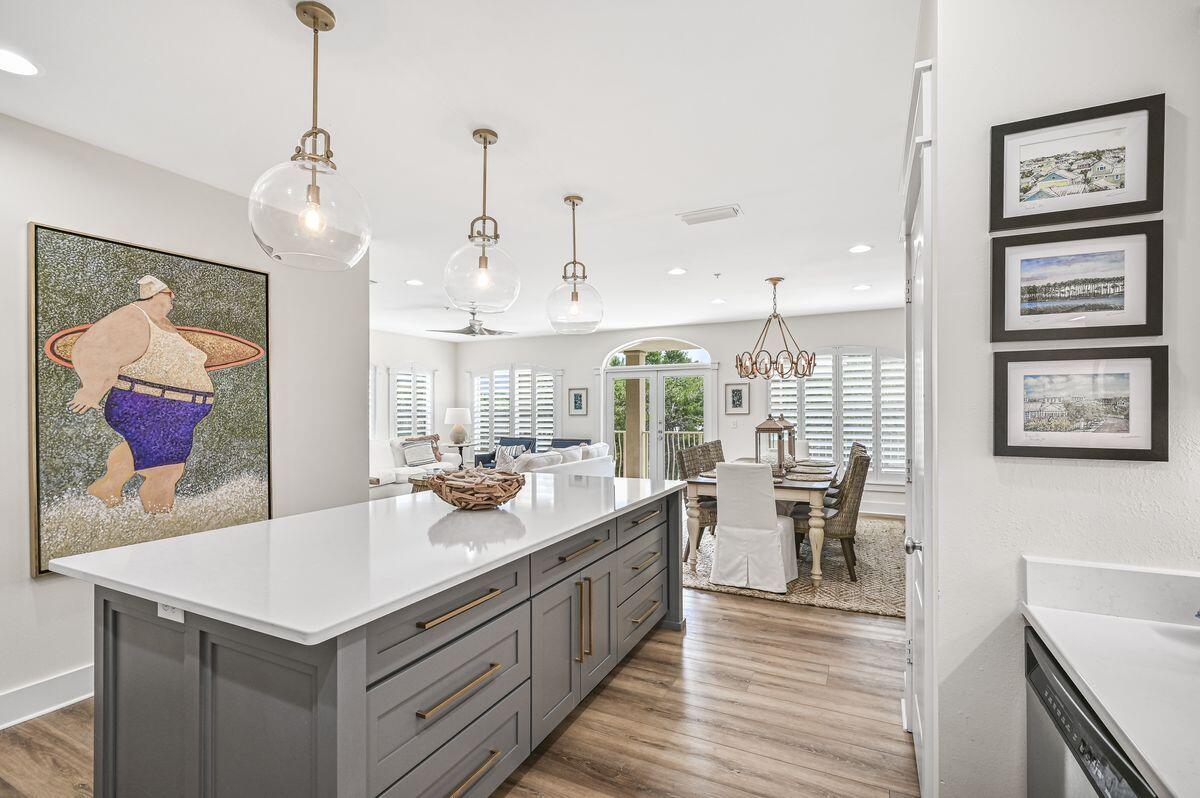 SEAVIEW VILLAS - Residential