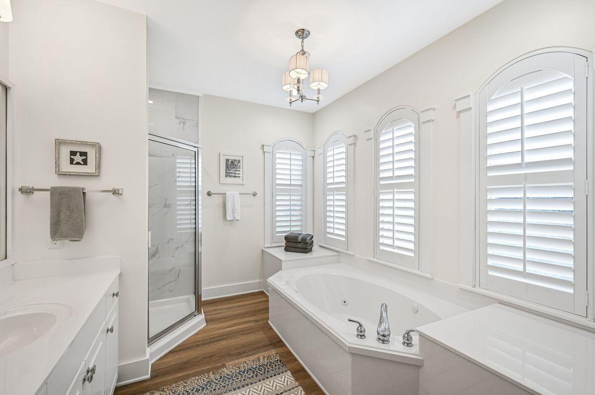 SEAVIEW VILLAS - Residential