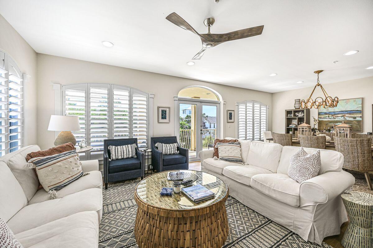 SEAVIEW VILLAS - Residential