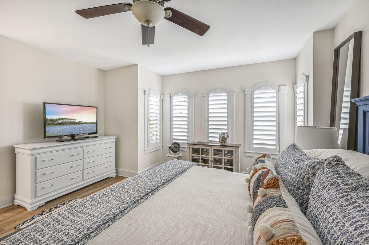 SEAVIEW VILLAS - Residential