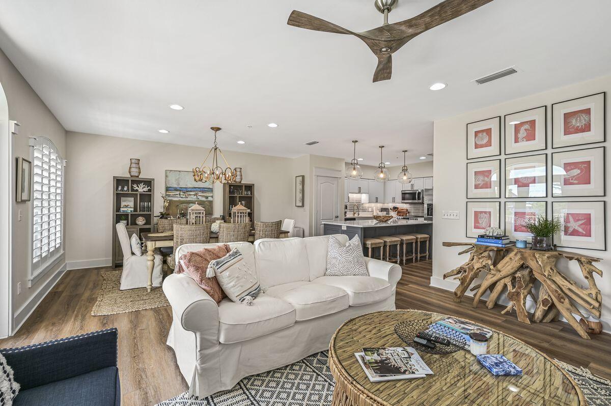 SEAVIEW VILLAS - Residential