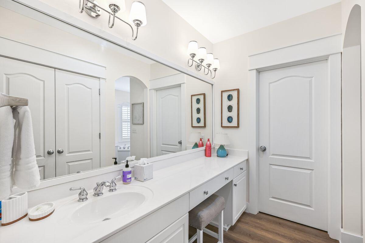 SEAVIEW VILLAS - Residential