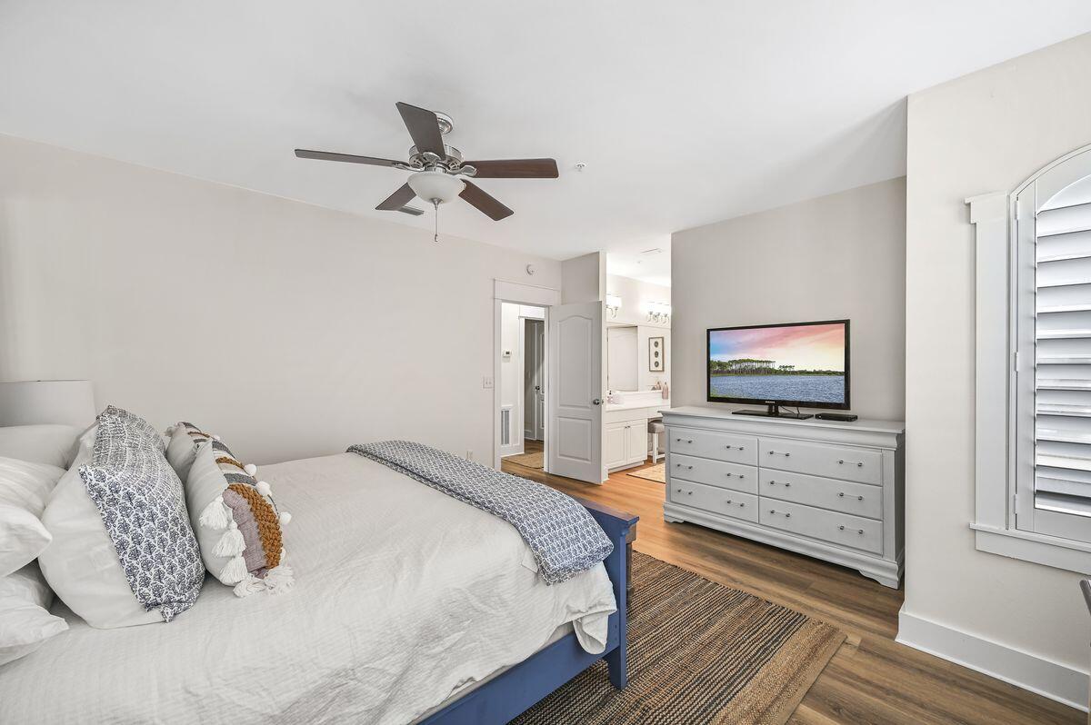 SEAVIEW VILLAS - Residential