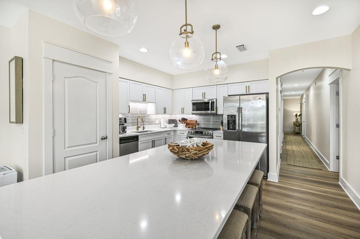 SEAVIEW VILLAS - Residential