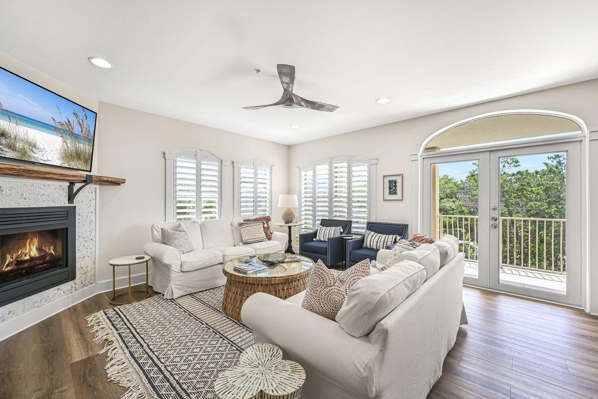 SEAVIEW VILLAS - Residential